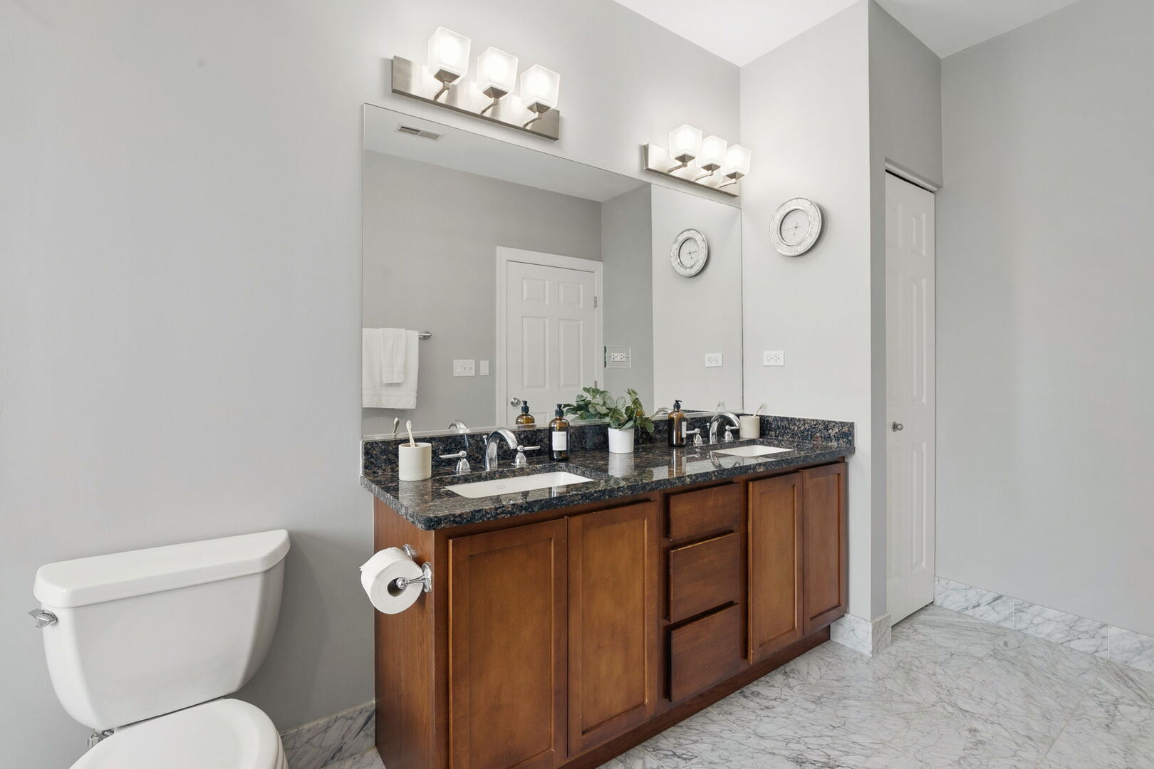 2936 N Lincoln Avenue Unit: 3S