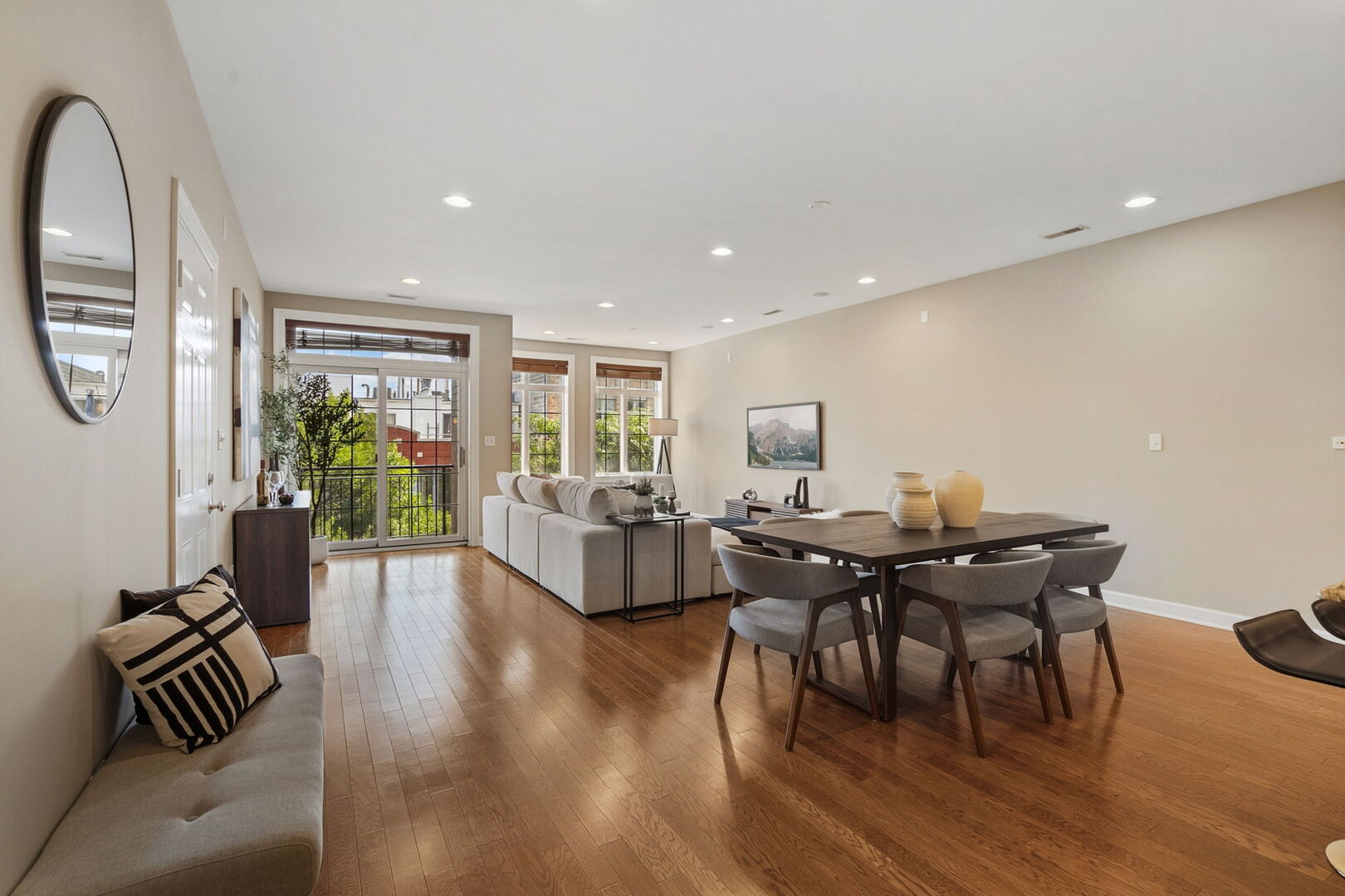 2936 N Lincoln Avenue Unit: 3S