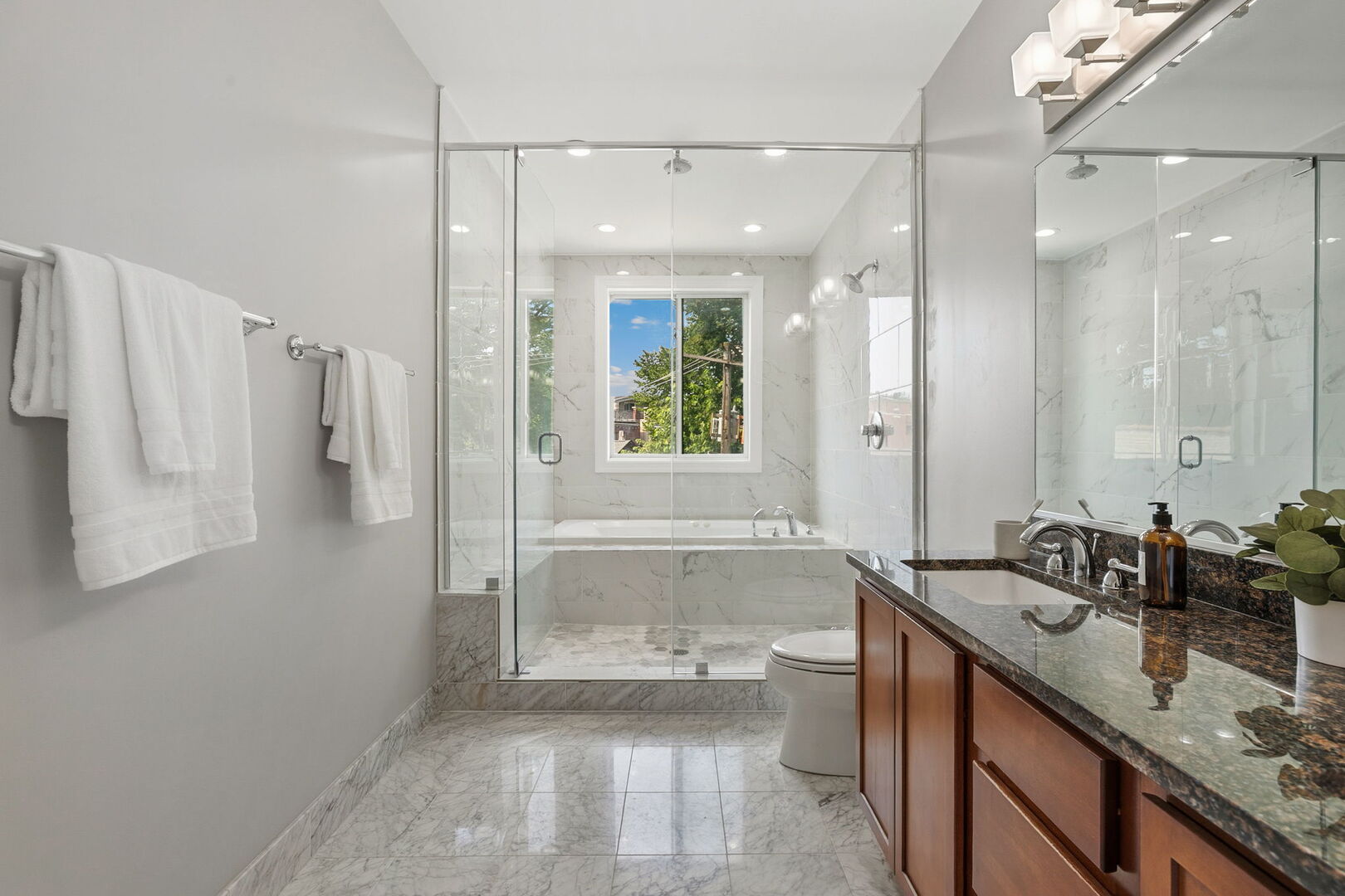 2936 N Lincoln Avenue Unit: 3S