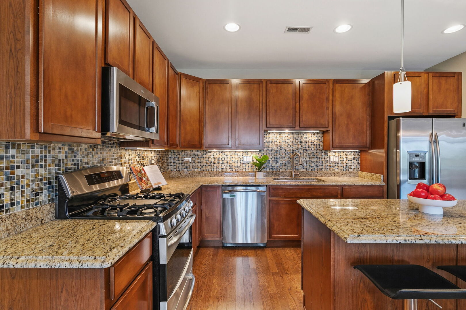 2936 N Lincoln Avenue Unit: 3S