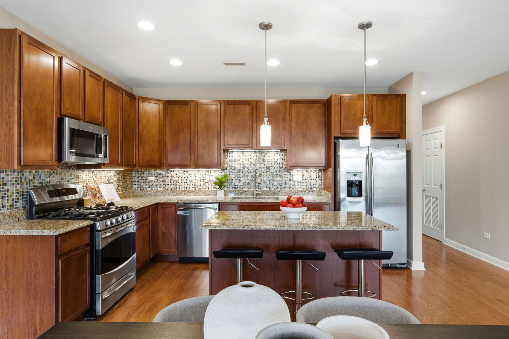 2936 N Lincoln Avenue Unit: 3S