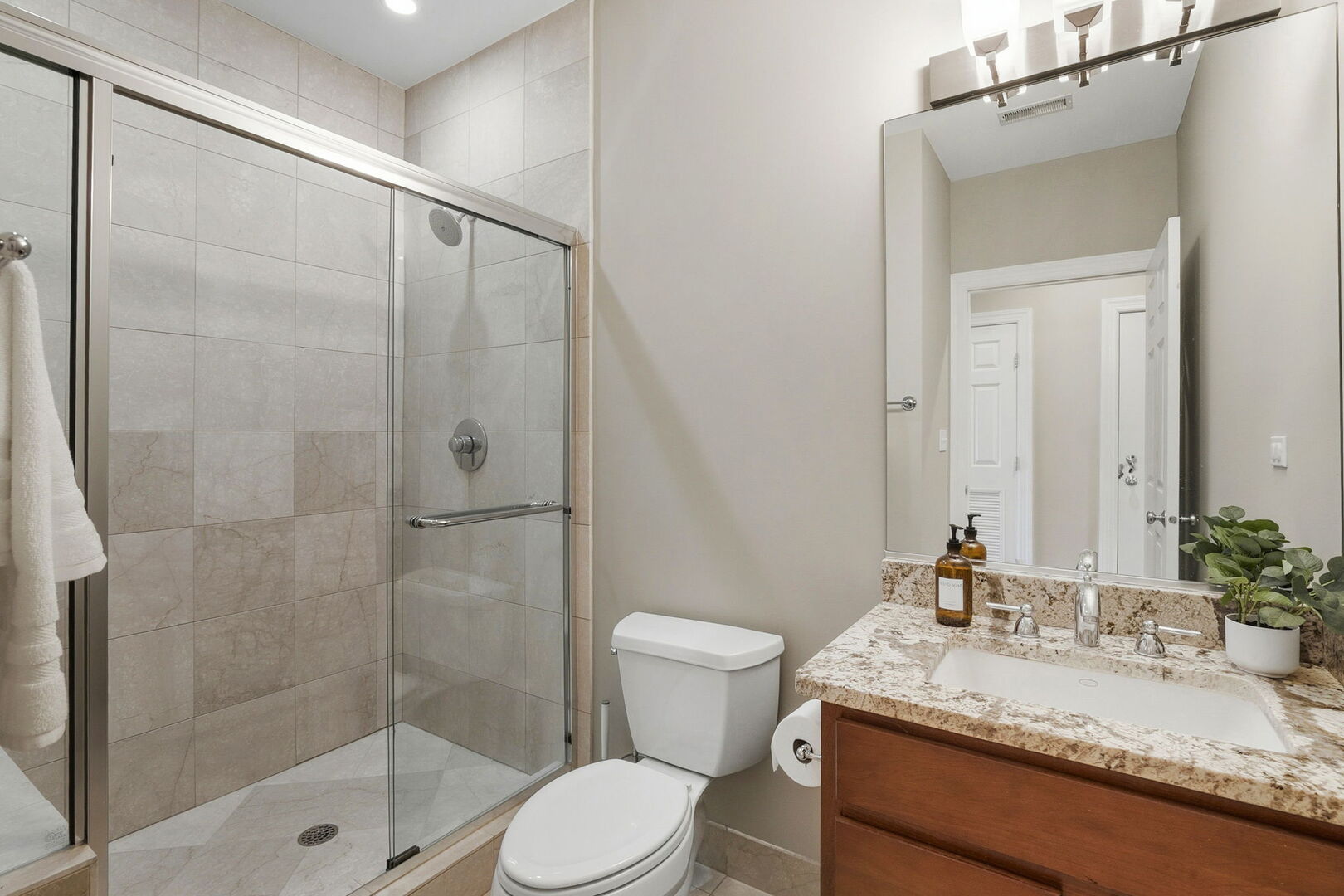 2936 N Lincoln Avenue Unit: 3S