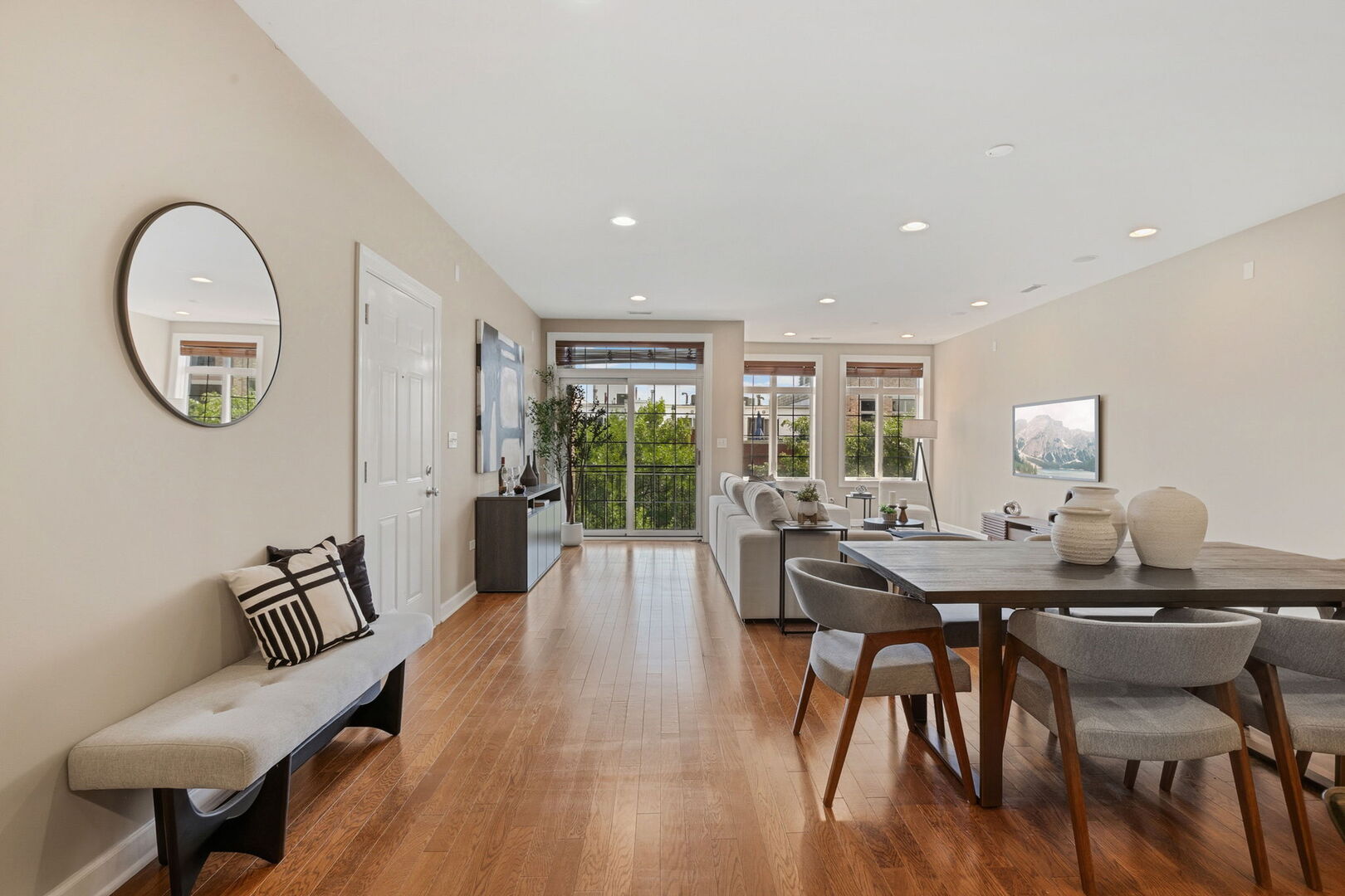 2936 N Lincoln Avenue Unit: 3S