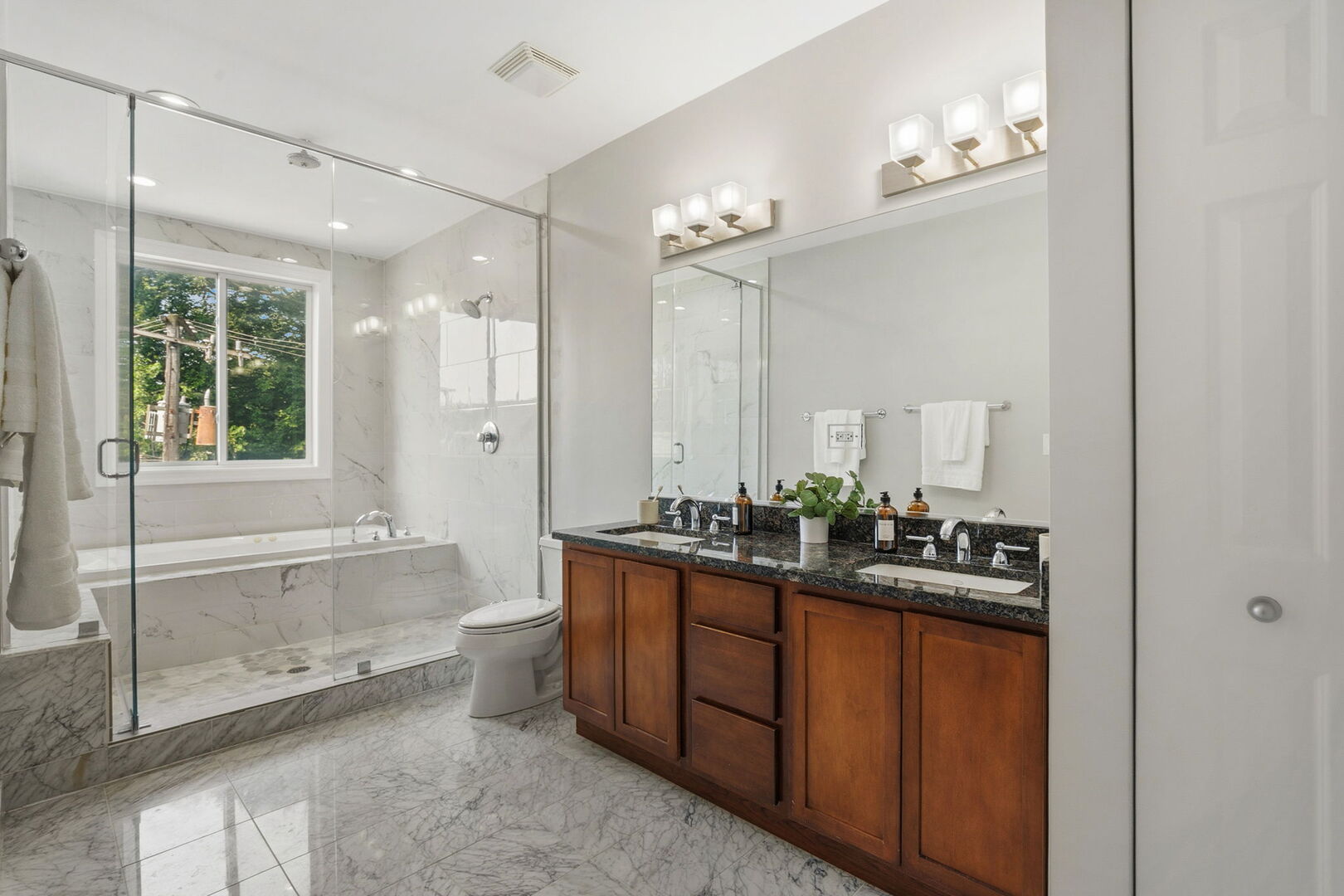 2936 N Lincoln Avenue Unit: 3S