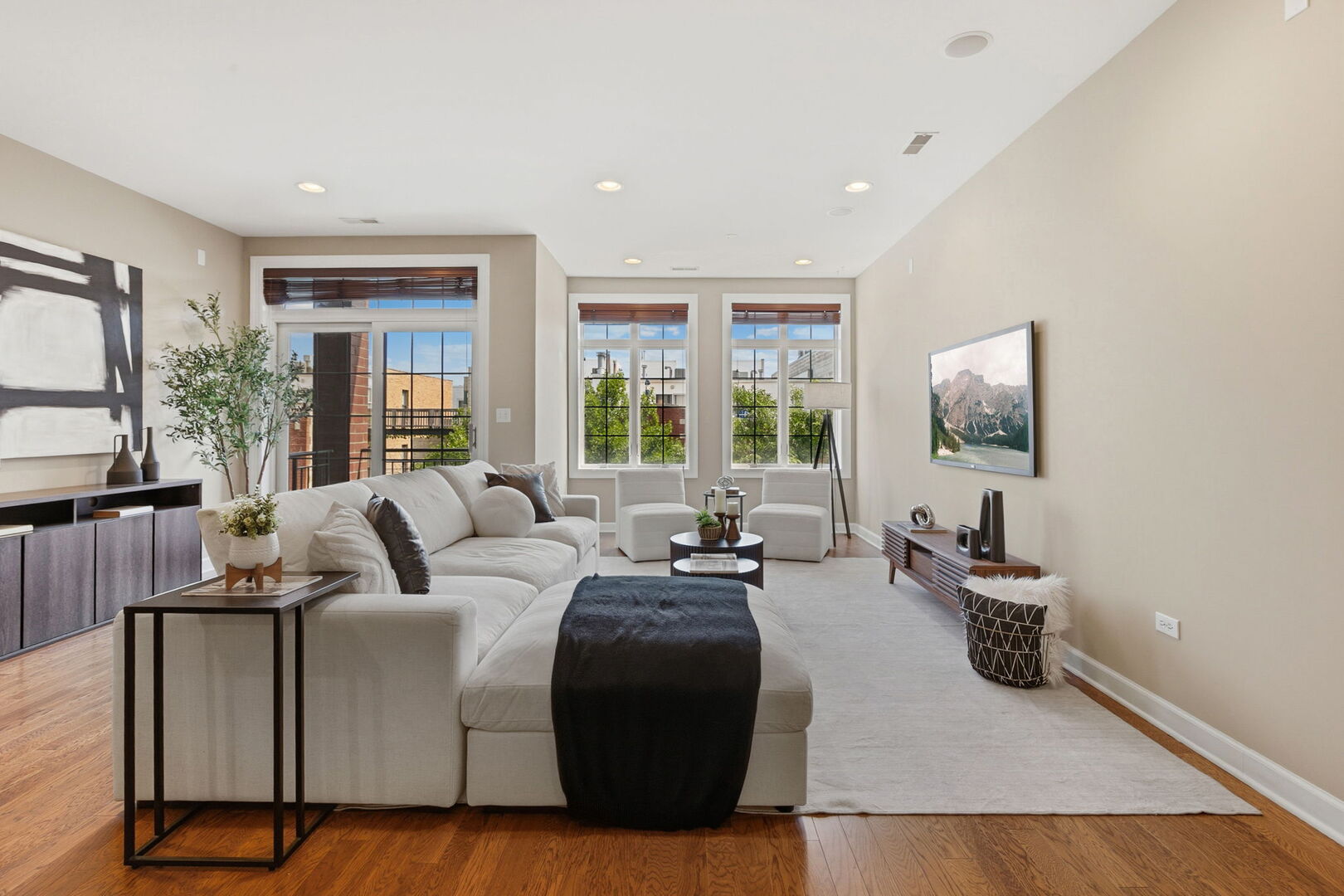 2936 N Lincoln Avenue Unit: 3S