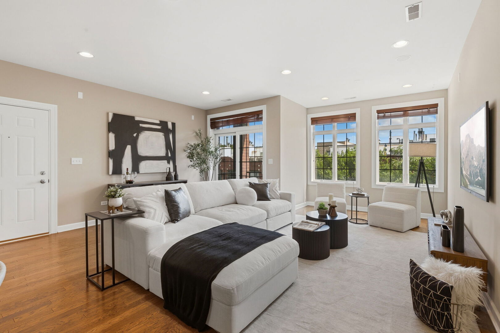 2936 N Lincoln Avenue Unit: 3S