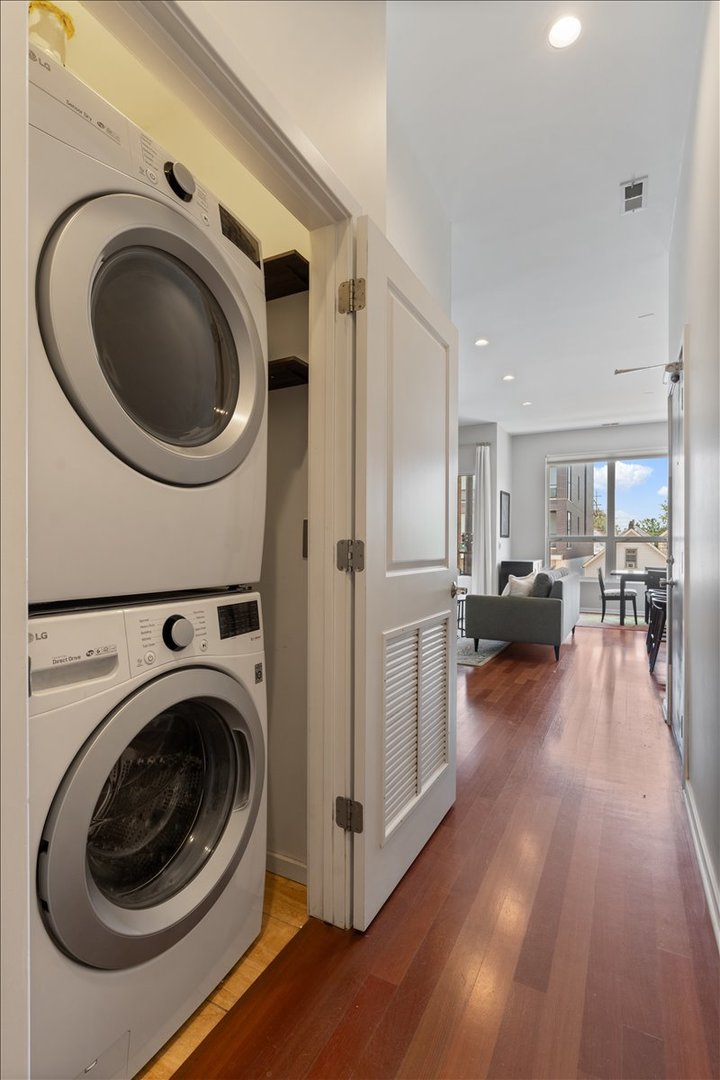 1717 N Western Avenue Unit: 2