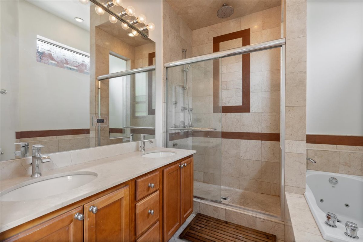 1717 N Western Avenue Unit: 2