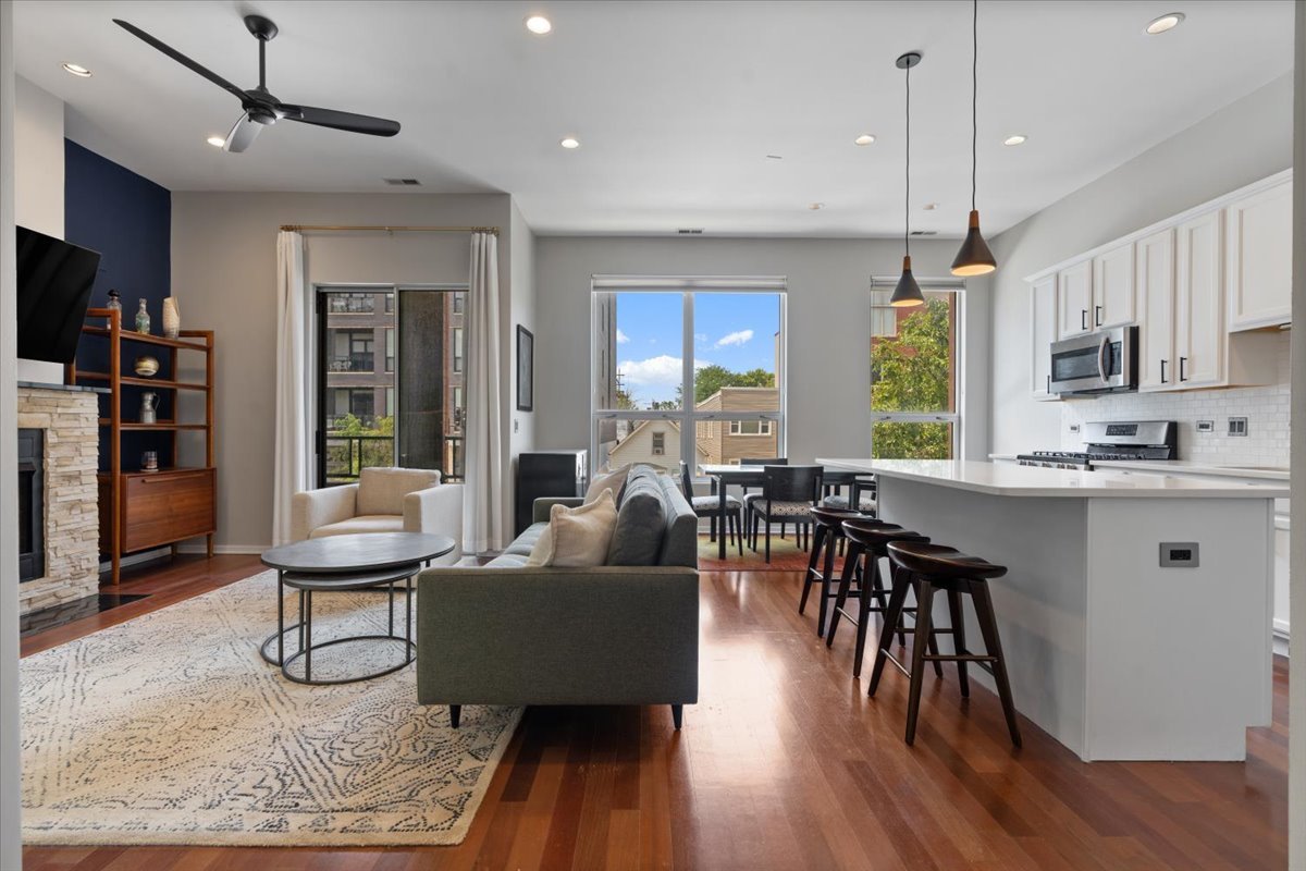 1717 N Western Avenue Unit: 2