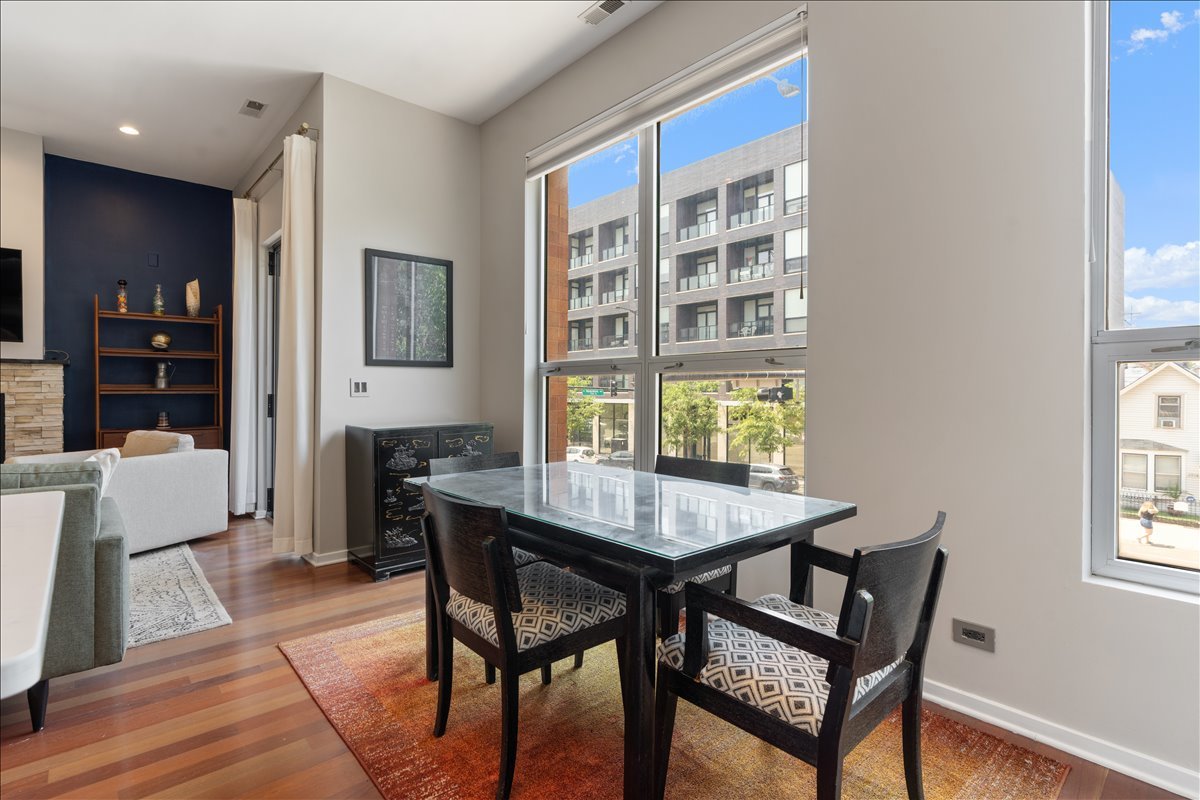 1717 N Western Avenue Unit: 2