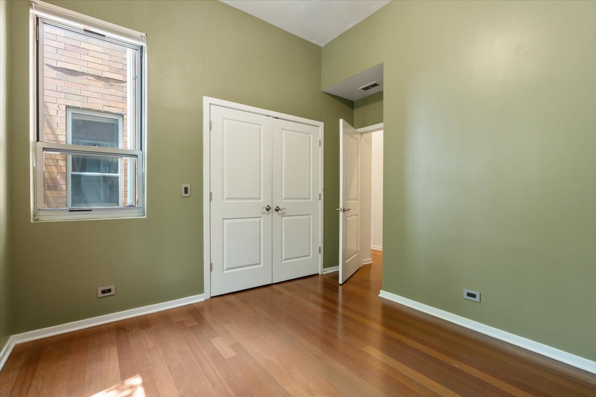 1717 N Western Avenue Unit: 2