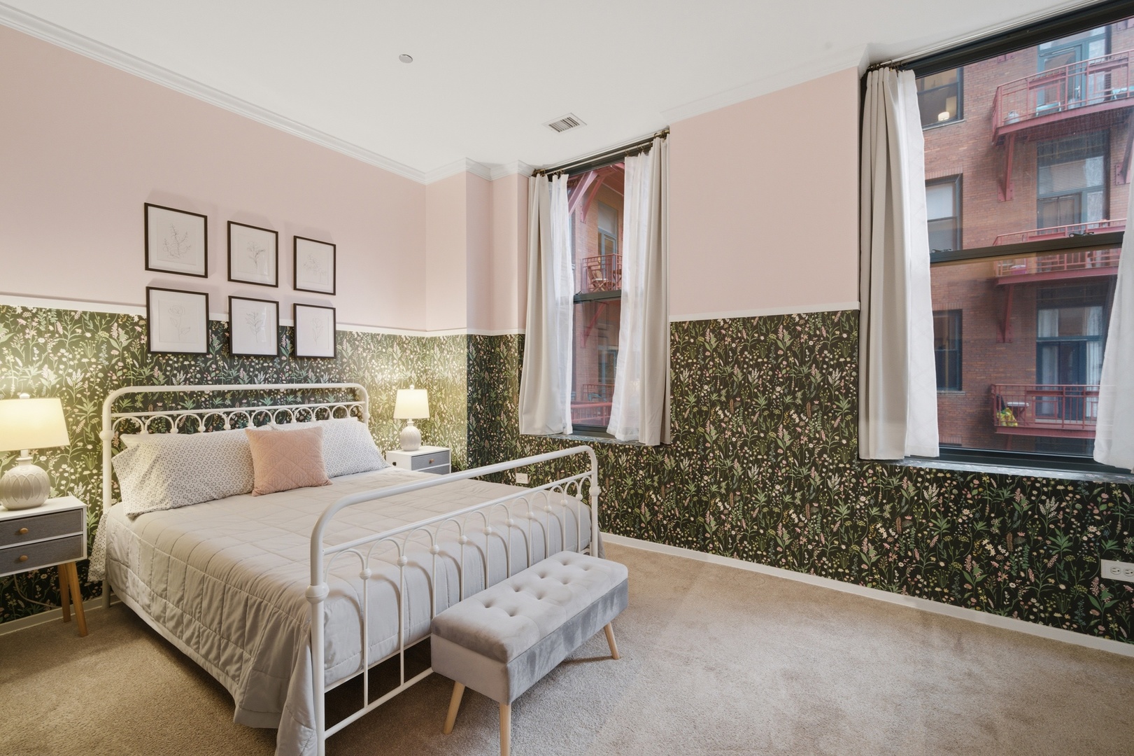 208 W Washington Street Unit: 910