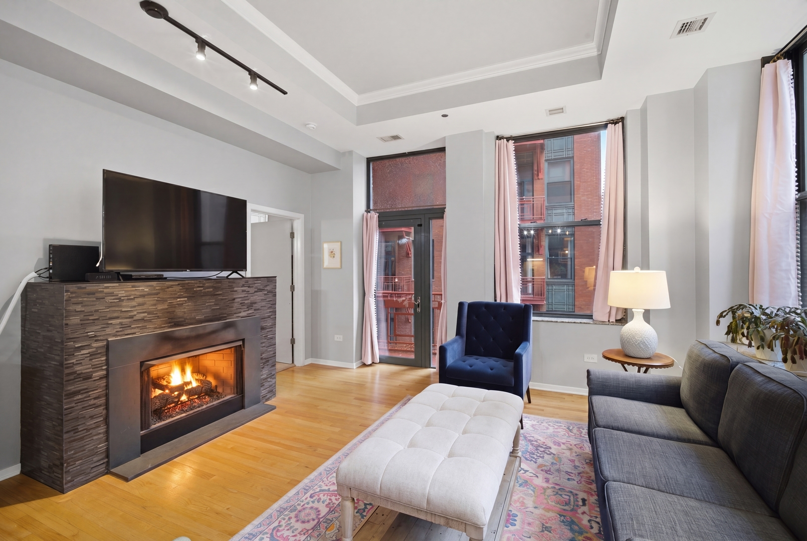 208 W Washington Street Unit: 910