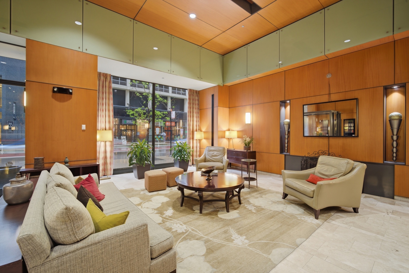 208 W Washington Street Unit: 910