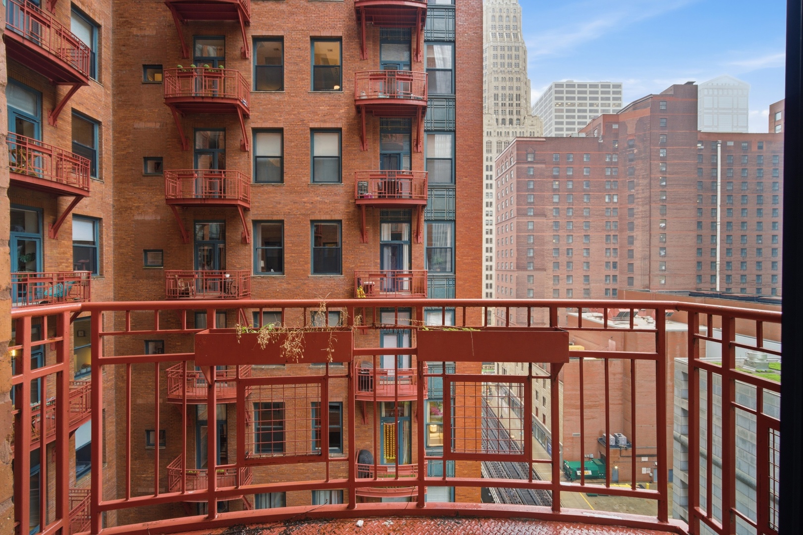 208 W Washington Street Unit: 910