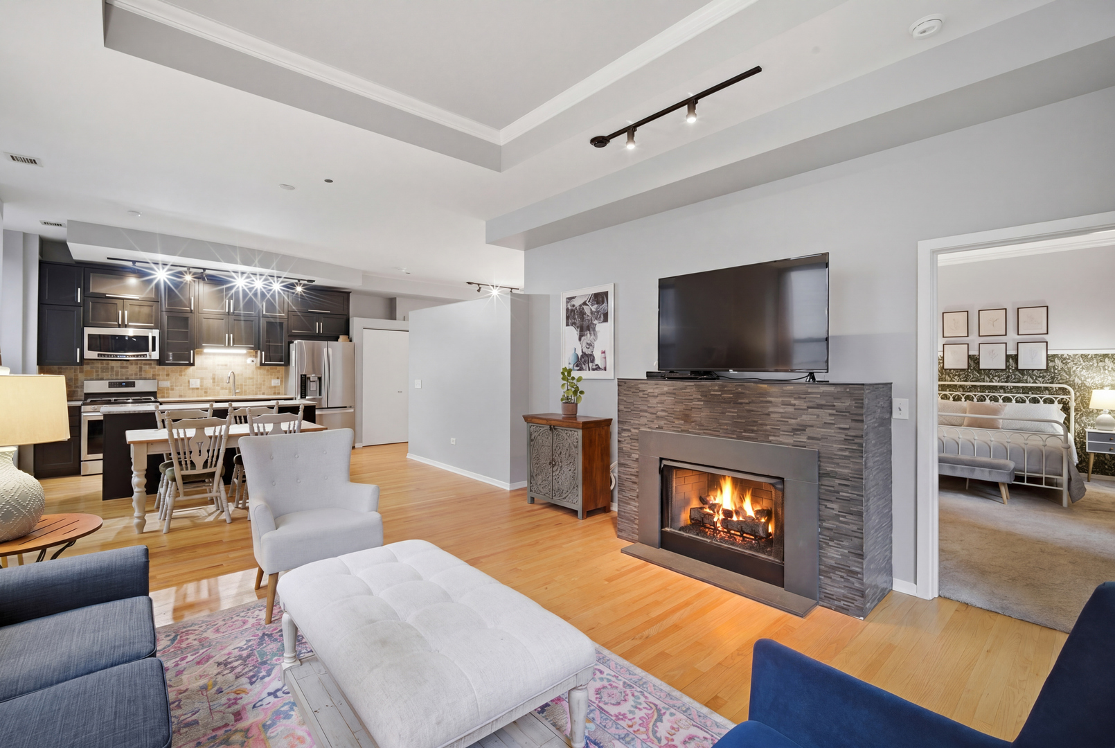 208 W Washington Street Unit: 910