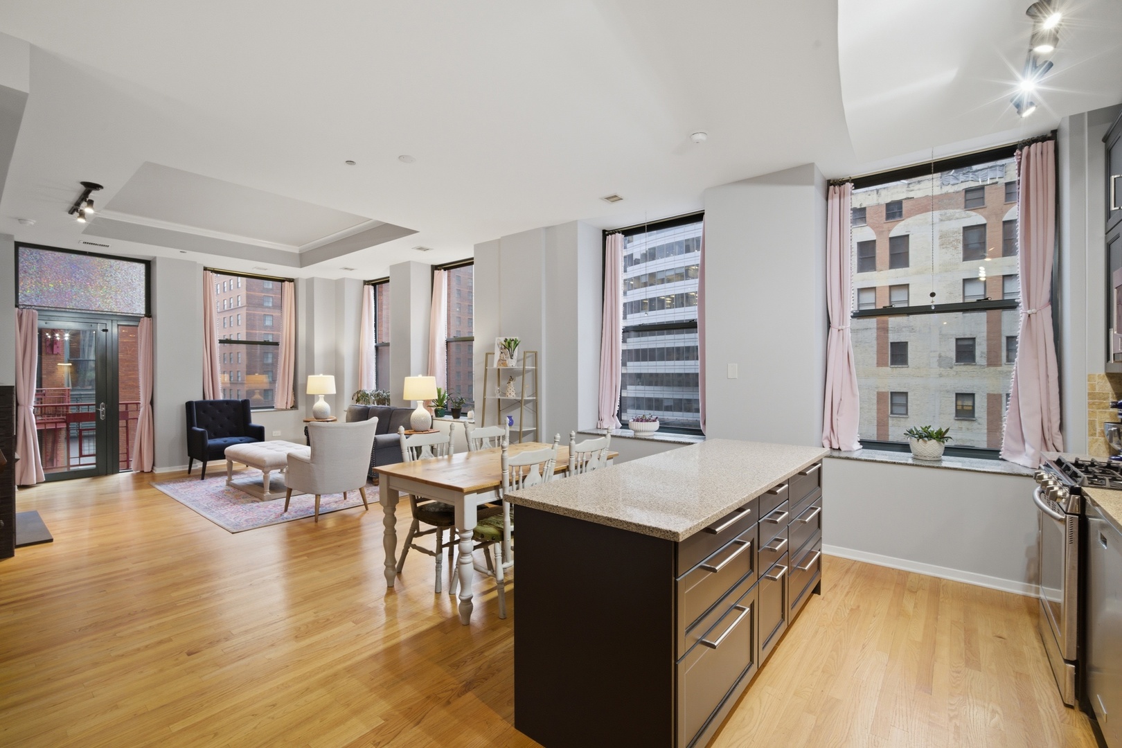 208 W Washington Street Unit: 910