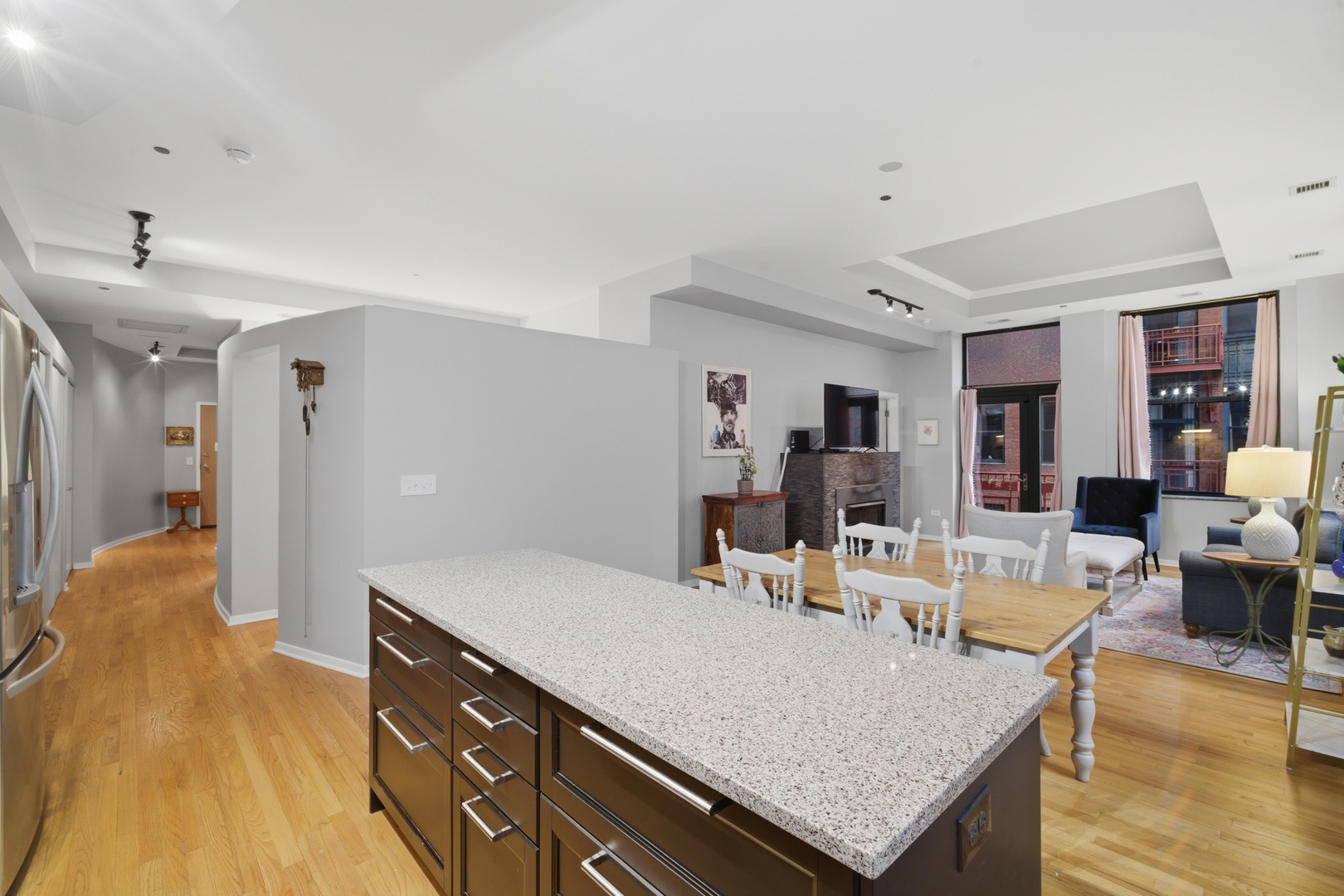 208 W Washington Street Unit: 910