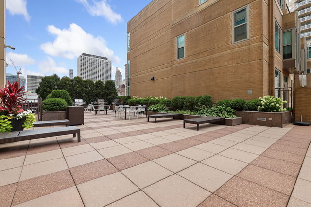 33 W Ontario Street Unit: 41EN