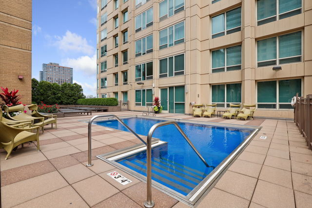33 W Ontario Street Unit: 41EN