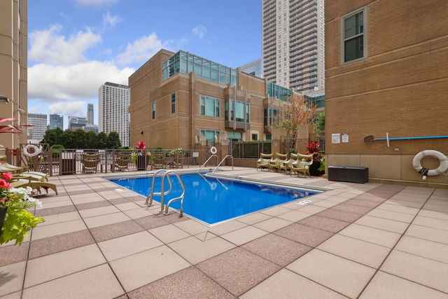 33 W Ontario Street Unit: 41EN