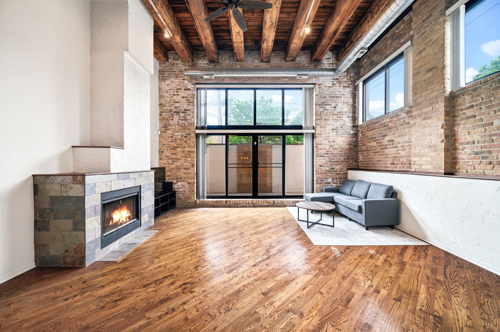 2620 N CLYBOURN Avenue Unit: 101