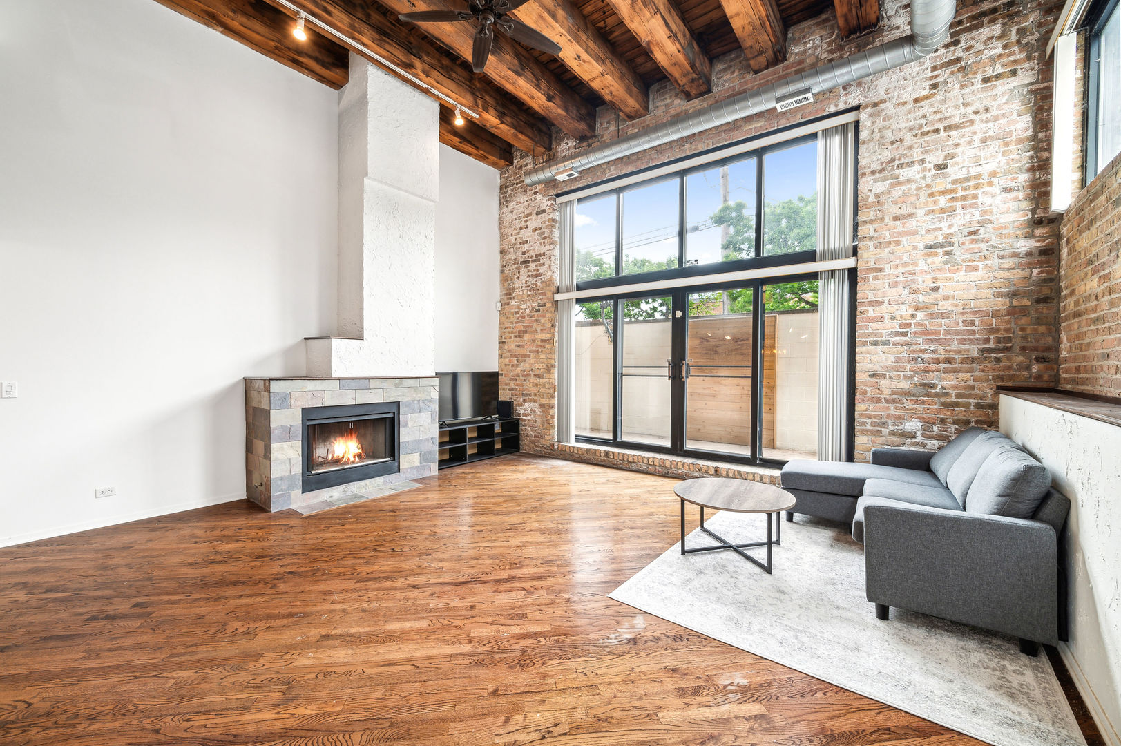 2620 N CLYBOURN Avenue Unit: 101