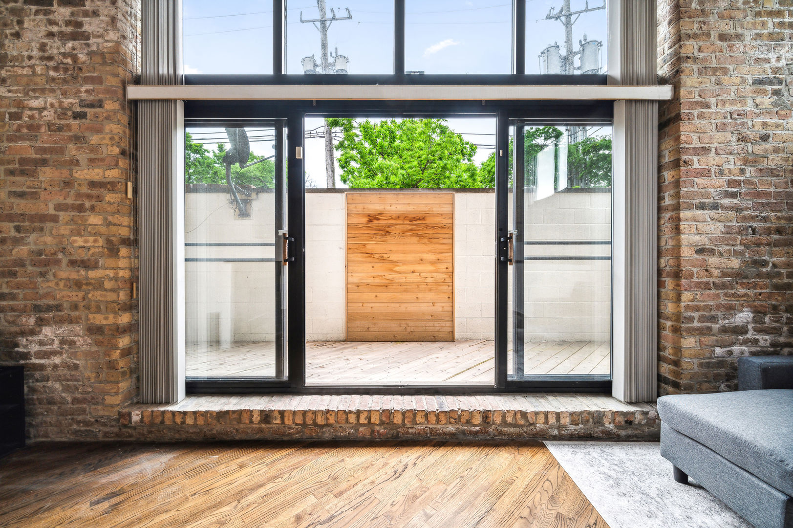 2620 N CLYBOURN Avenue Unit: 101