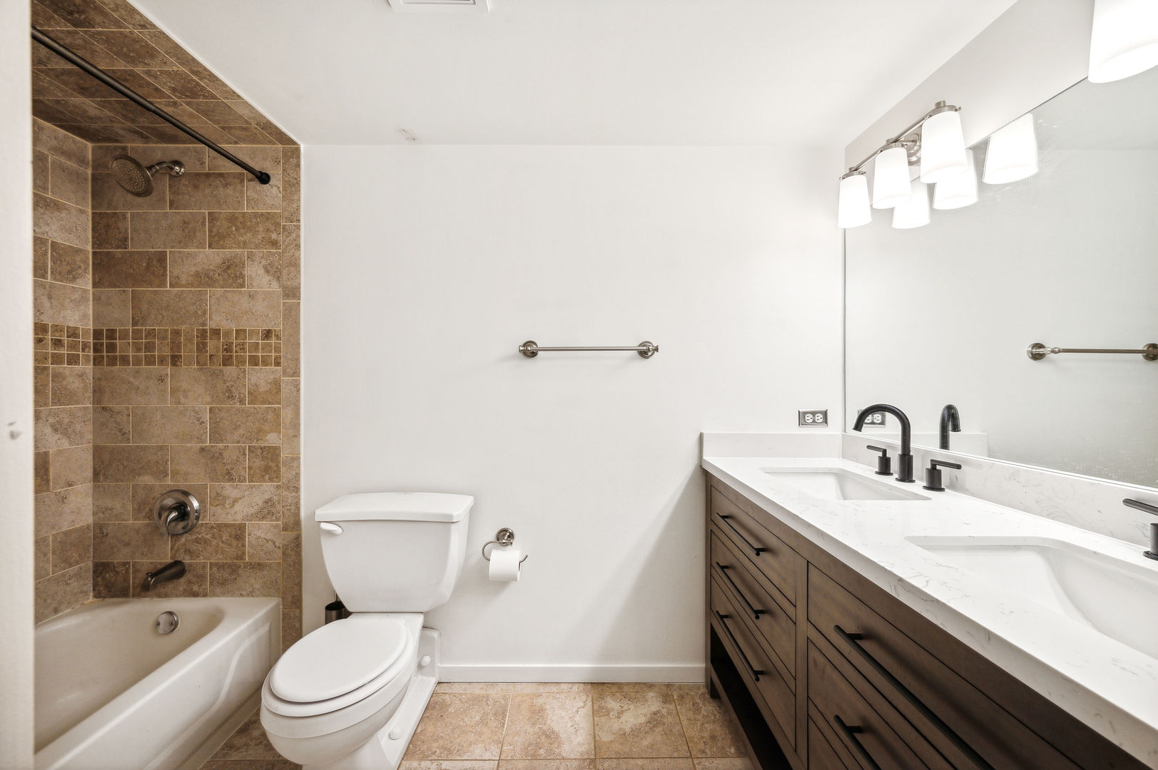 2620 N CLYBOURN Avenue Unit: 101