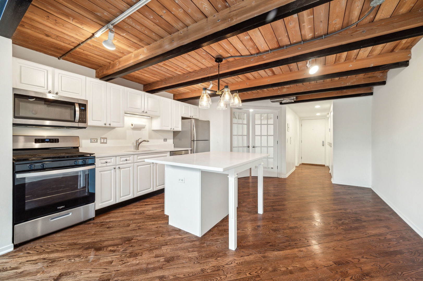 2620 N CLYBOURN Avenue Unit: 101