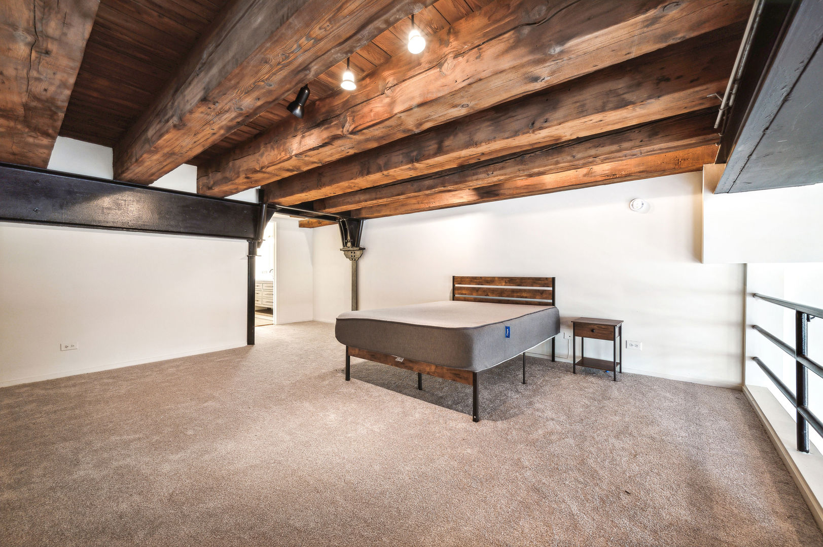 2620 N CLYBOURN Avenue Unit: 101