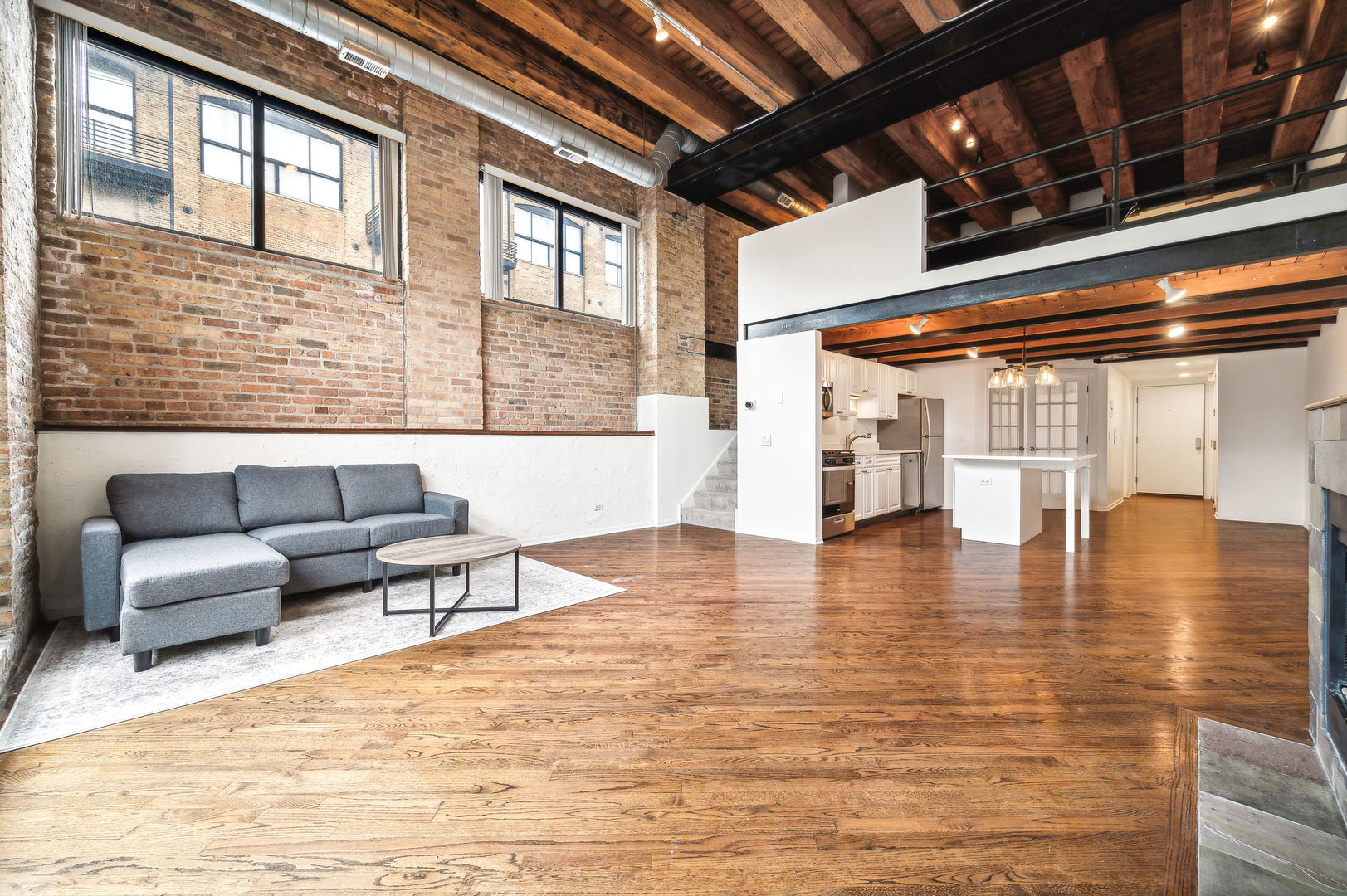 2620 N CLYBOURN Avenue Unit: 101