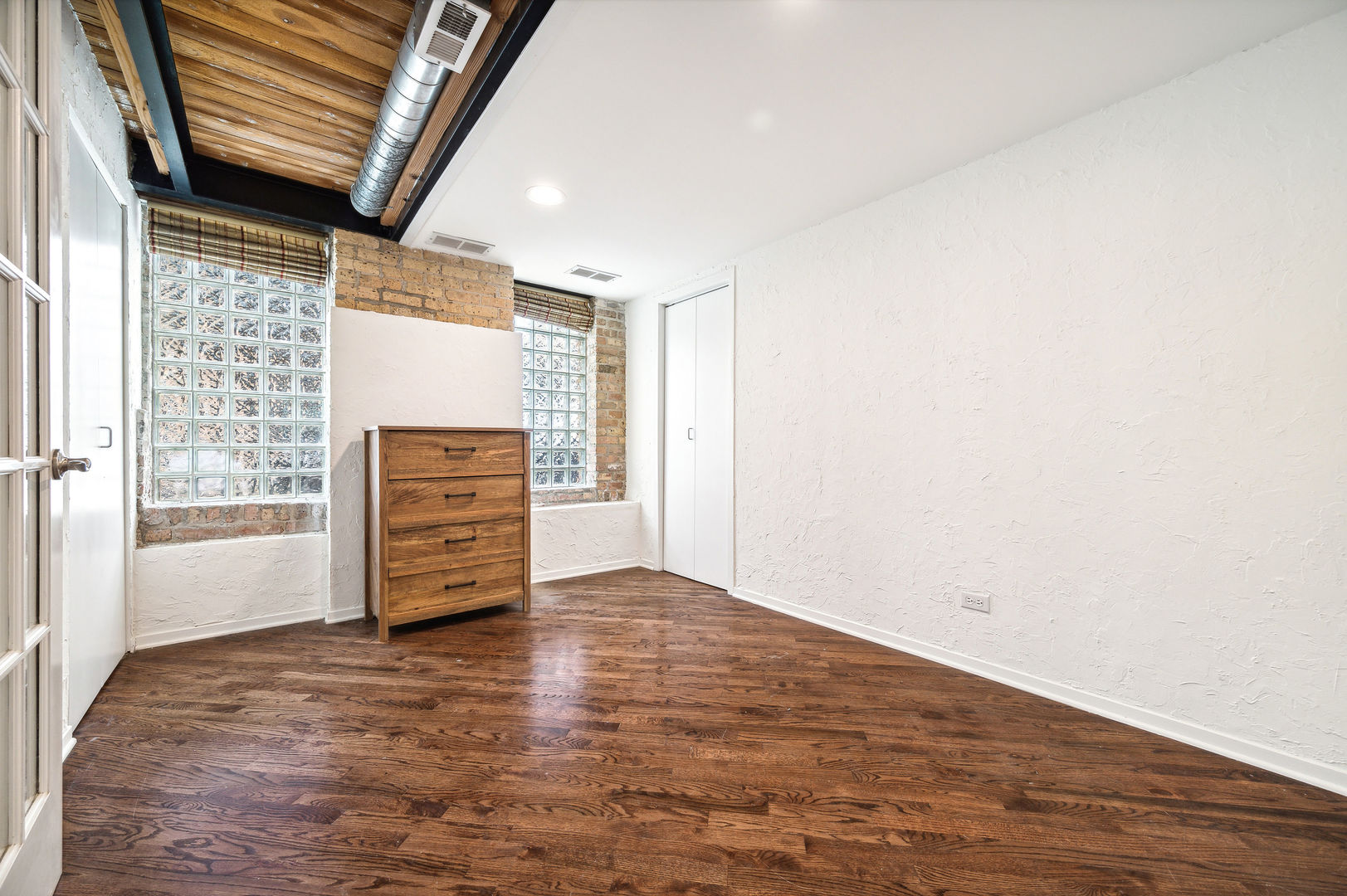 2620 N CLYBOURN Avenue Unit: 101