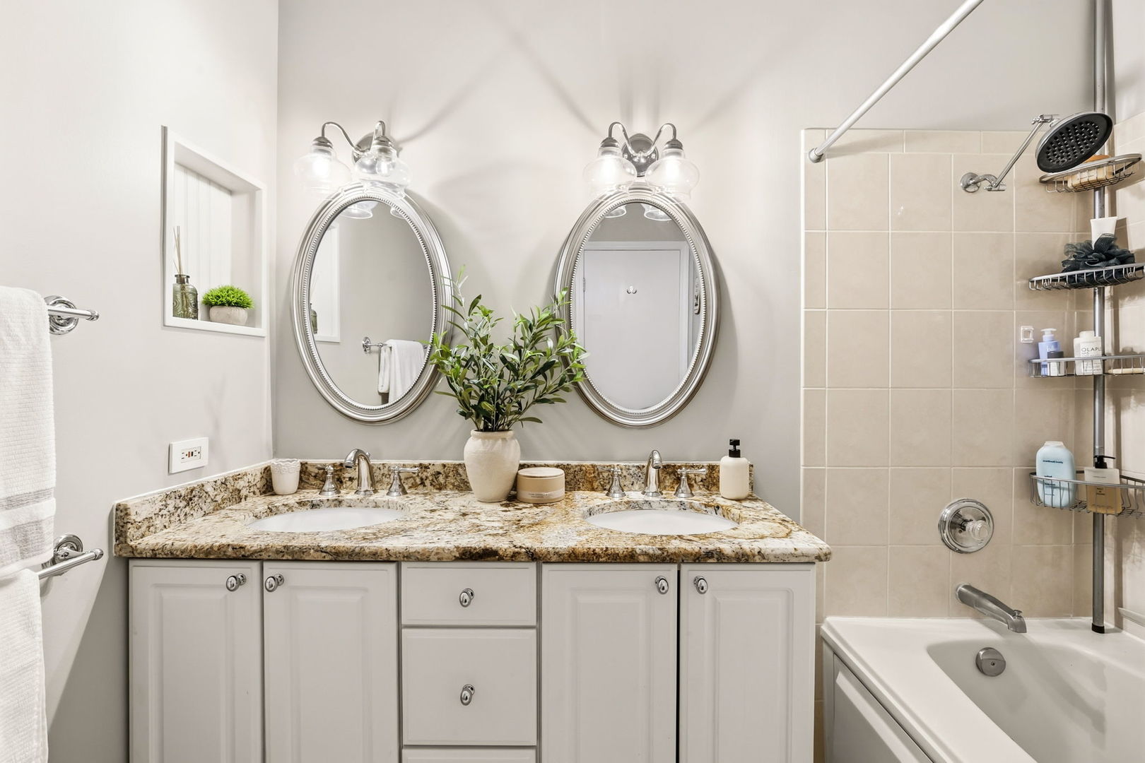 2939 N Honore Street Unit: C