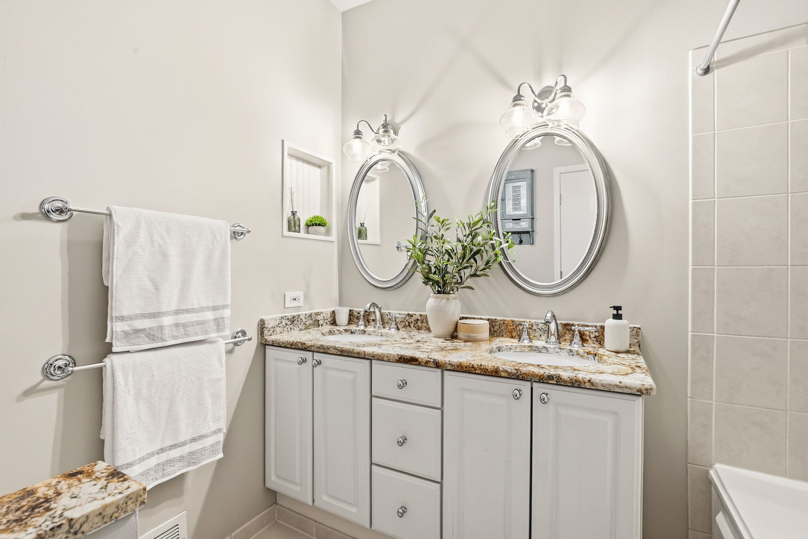 2939 N Honore Street Unit: C