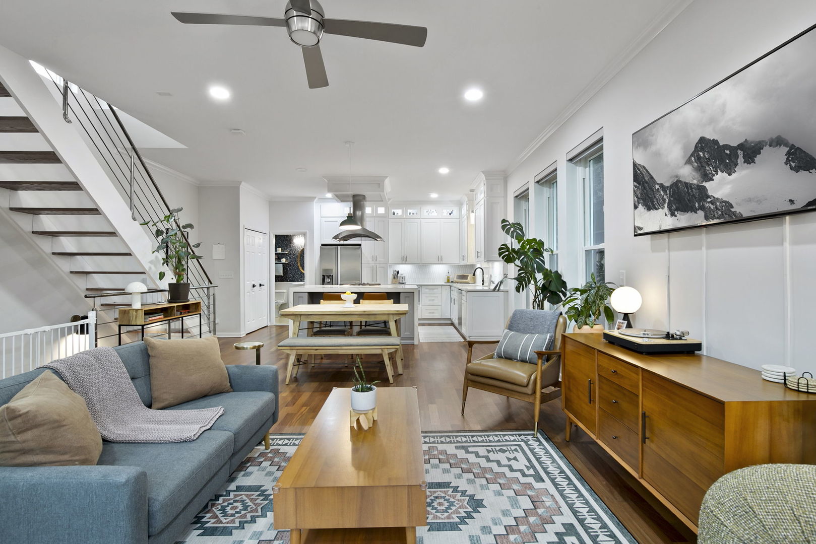 922 N Paulina Street Unit: 1R