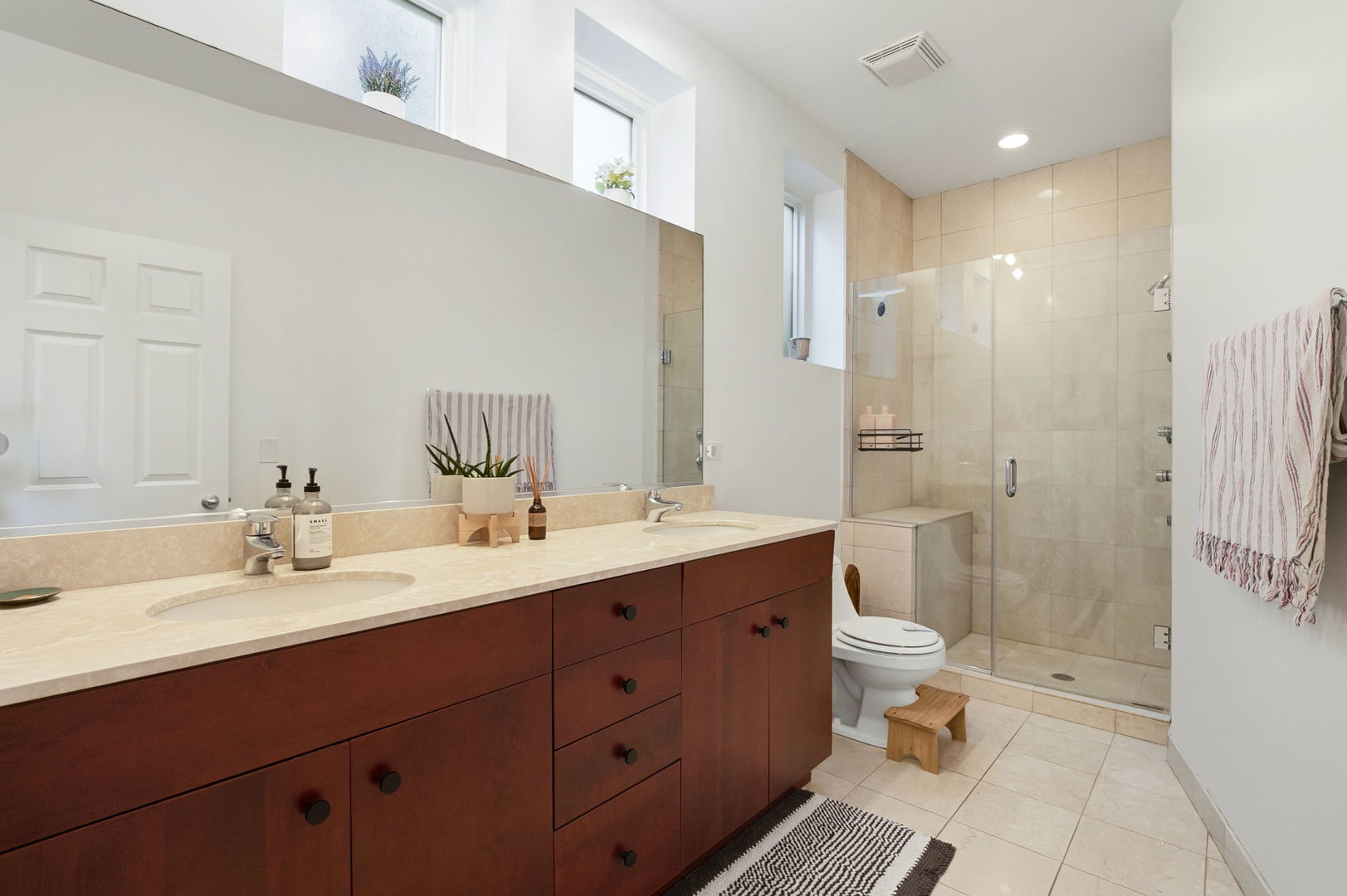 922 N Paulina Street Unit: 1R