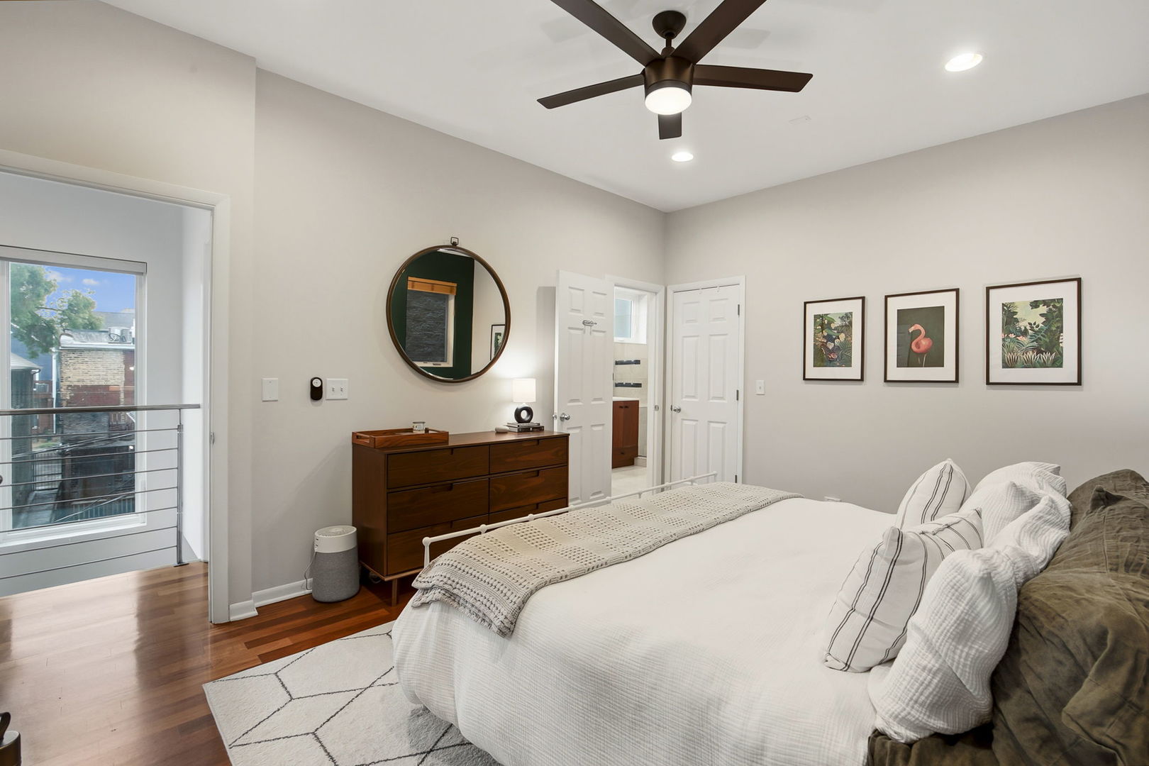 922 N Paulina Street Unit: 1R