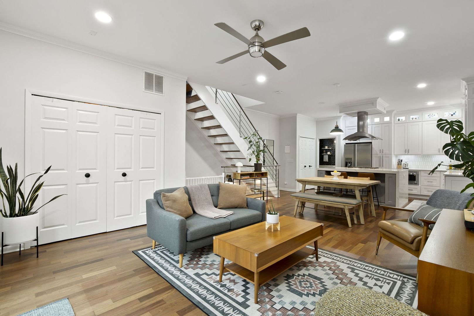 922 N Paulina Street Unit: 1R