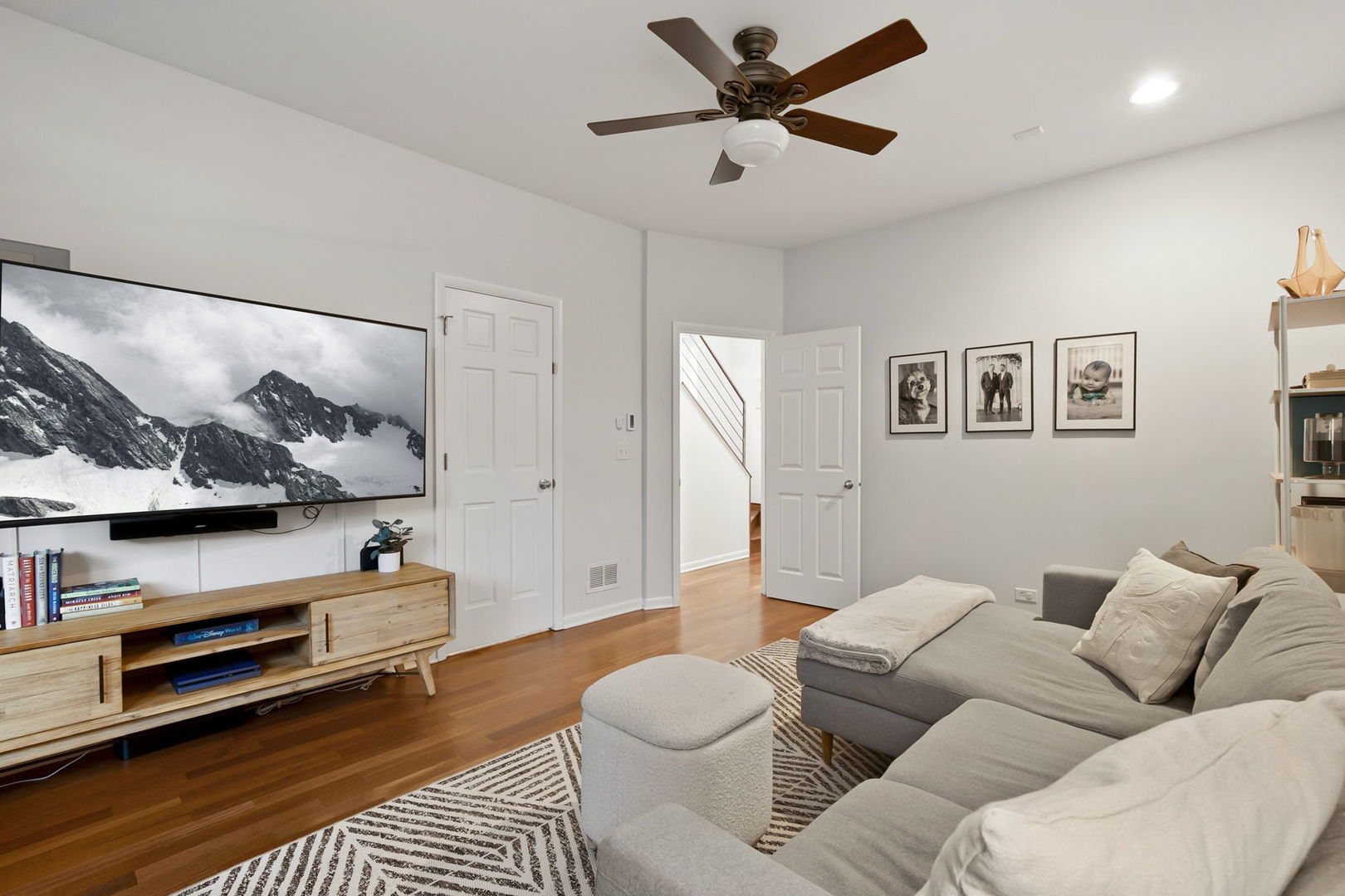 922 N Paulina Street Unit: 1R