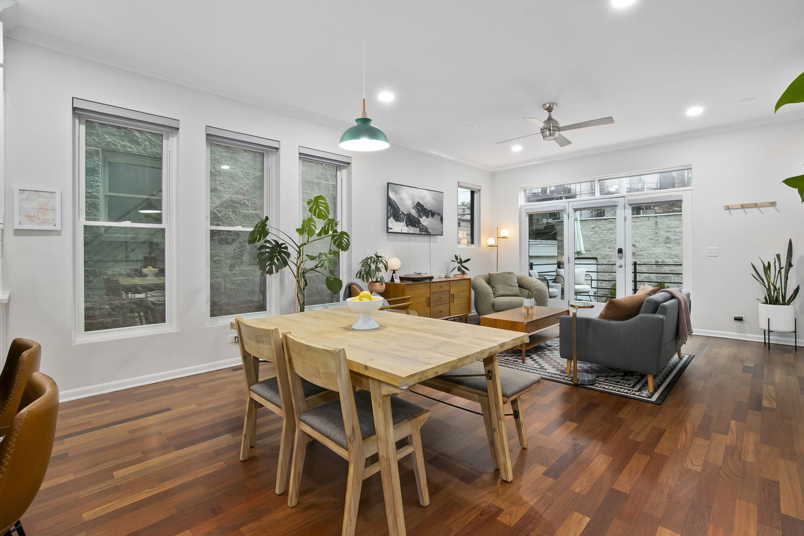 922 N Paulina Street Unit: 1R