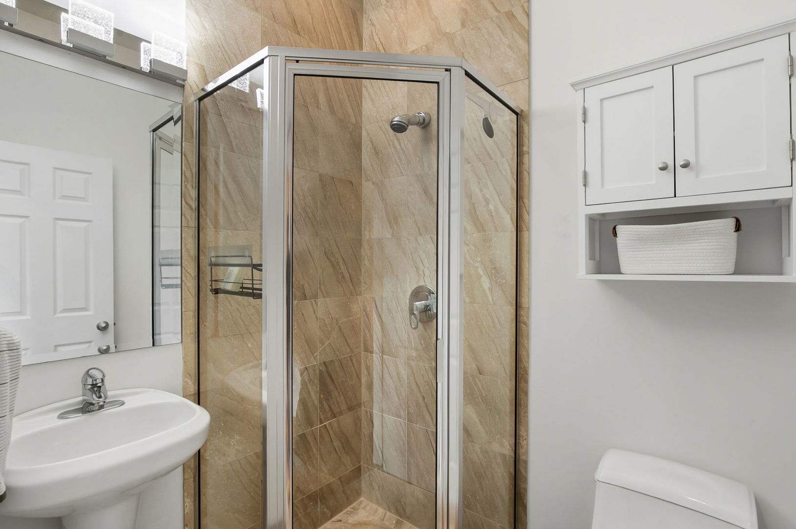 922 N Paulina Street Unit: 1R