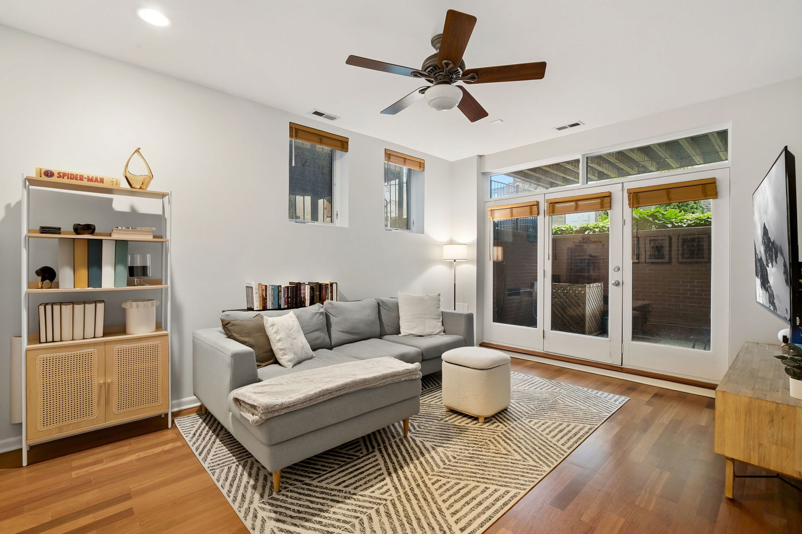 922 N Paulina Street Unit: 1R