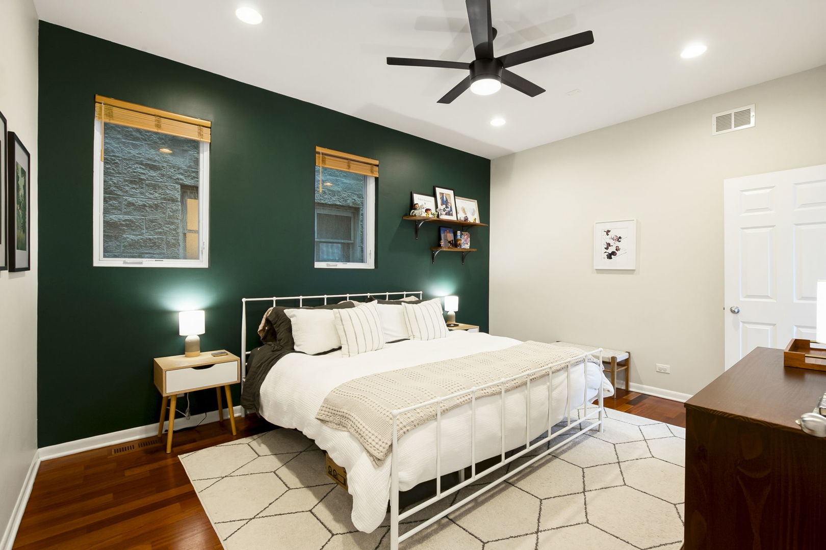 922 N Paulina Street Unit: 1R