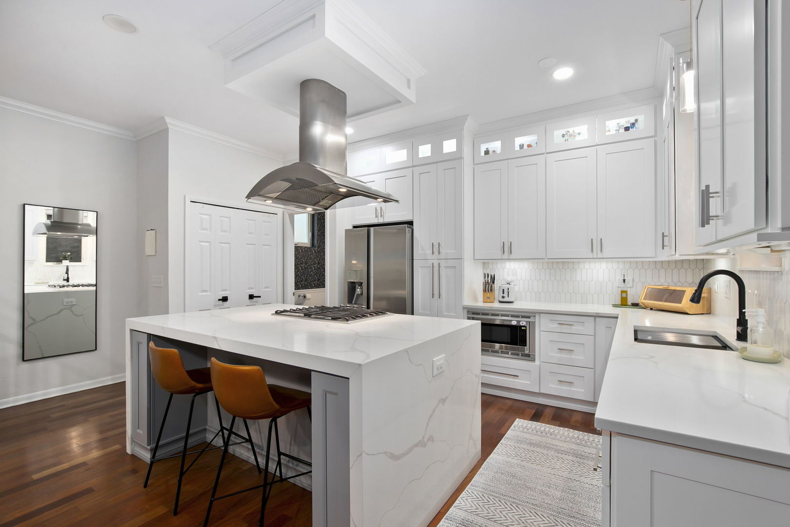 922 N Paulina Street Unit: 1R