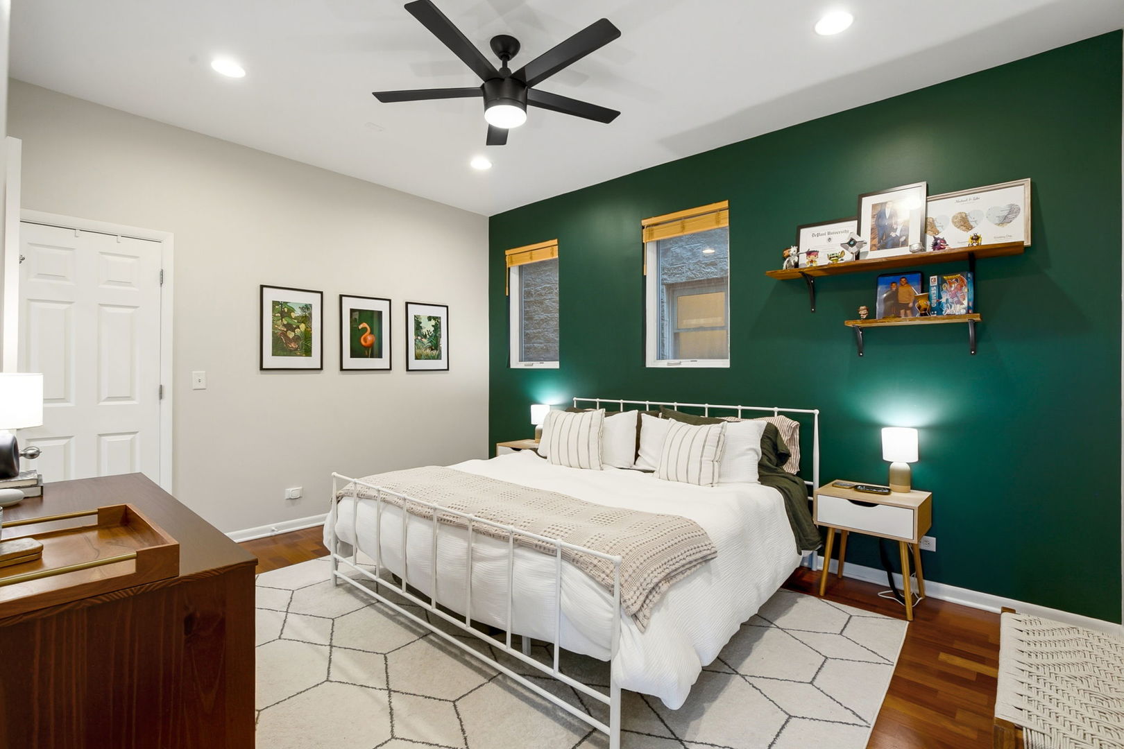 922 N Paulina Street Unit: 1R