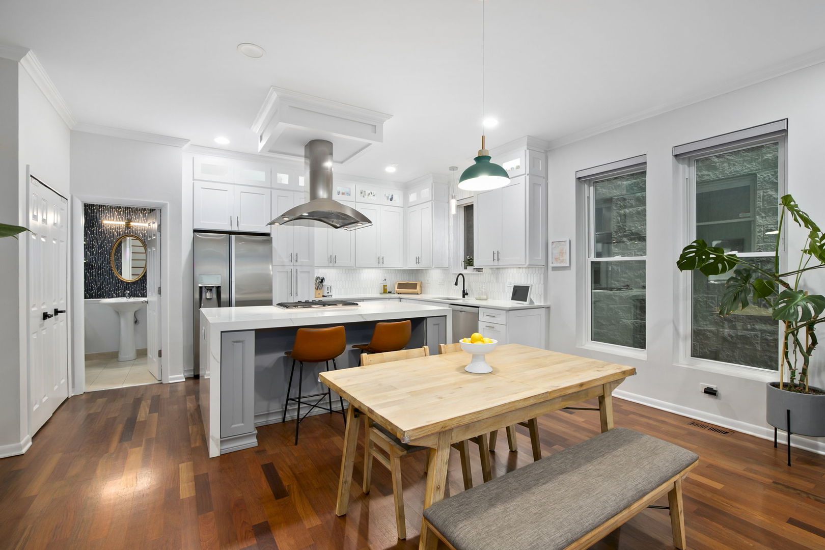 922 N Paulina Street Unit: 1R