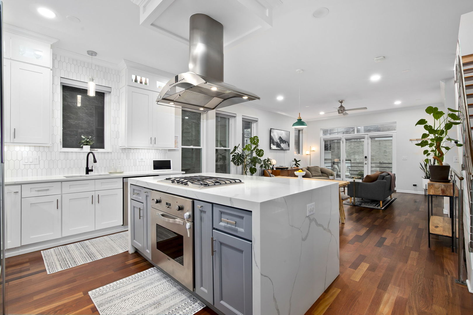922 N Paulina Street Unit: 1R