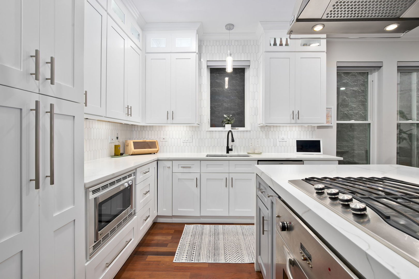 922 N Paulina Street Unit: 1R