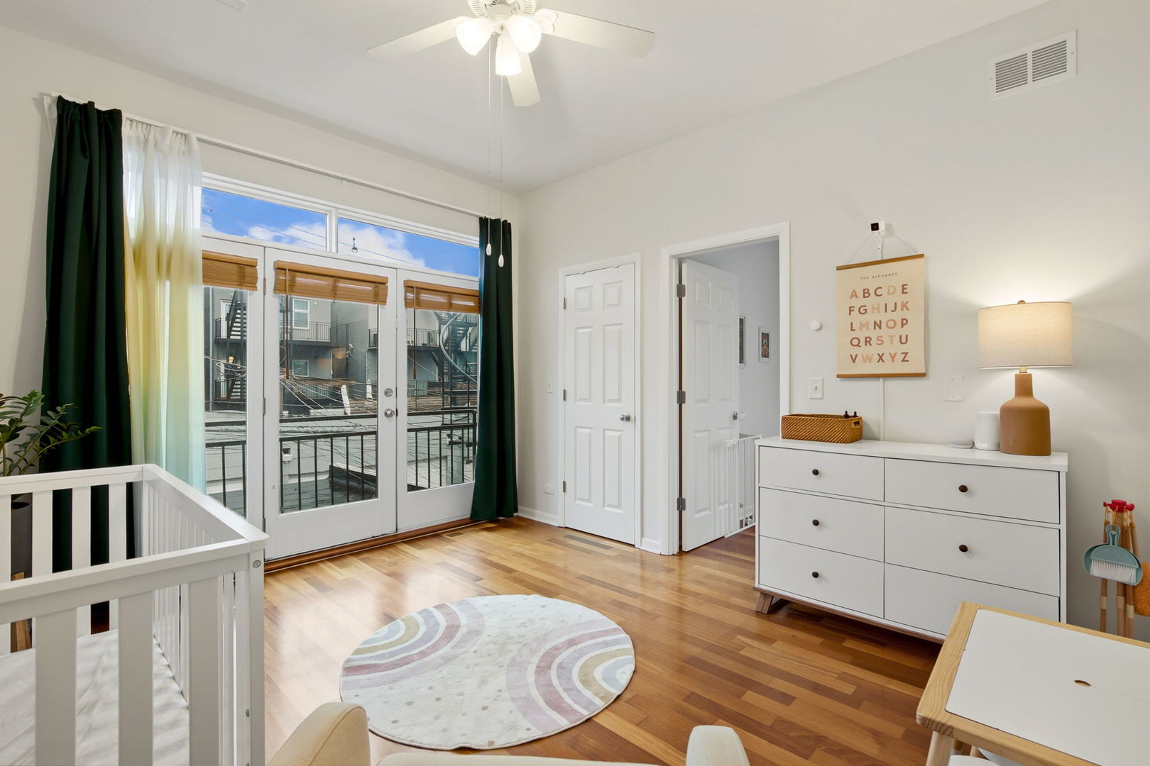 922 N Paulina Street Unit: 1R